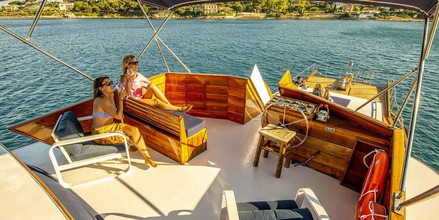 Simpson 12 meter junk rigged