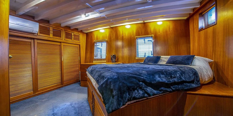 Simpson 12 meter junk rigged