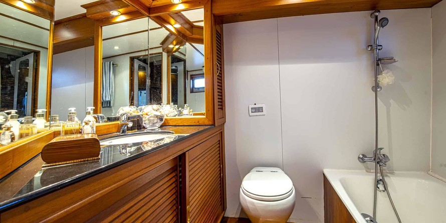 Simpson 12 meter junk rigged