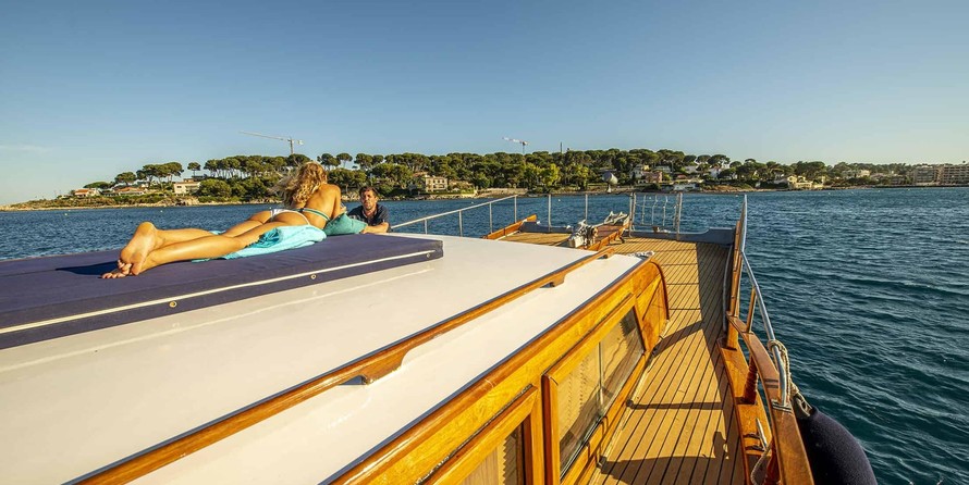 Simpson 12 meter junk rigged