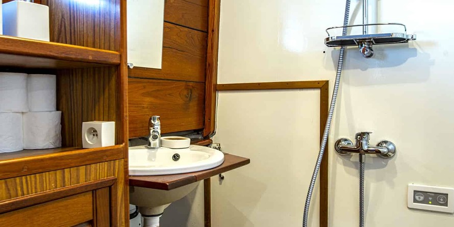 Simpson 12 meter junk rigged