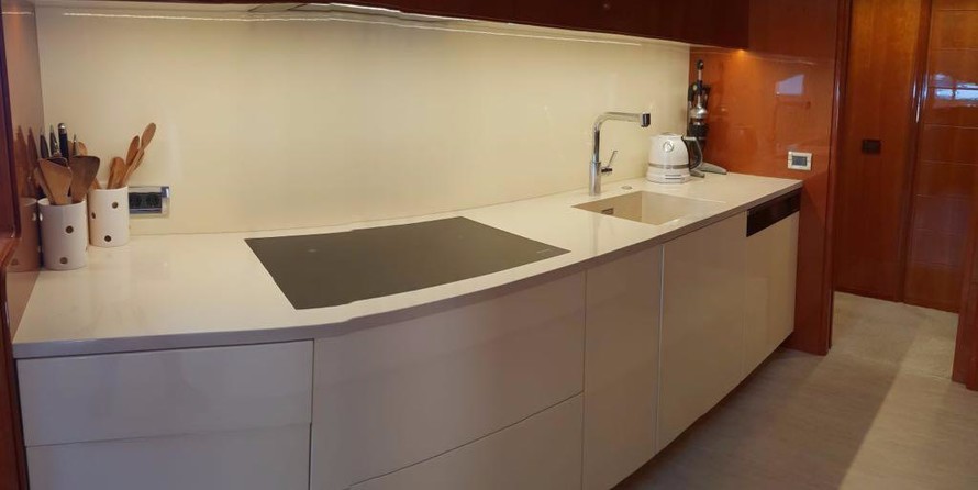 Ferretti Custom Line 112