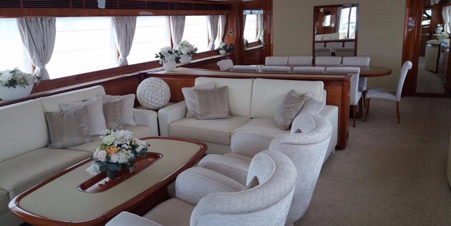 Ferretti Custom Line 112