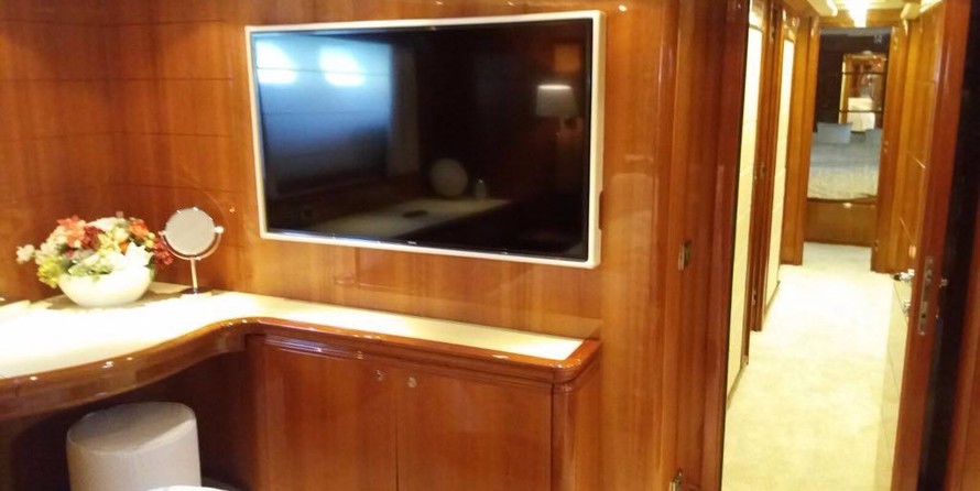 Ferretti Custom Line 112