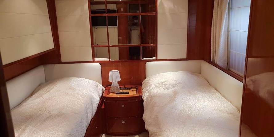 Ferretti Custom Line 112