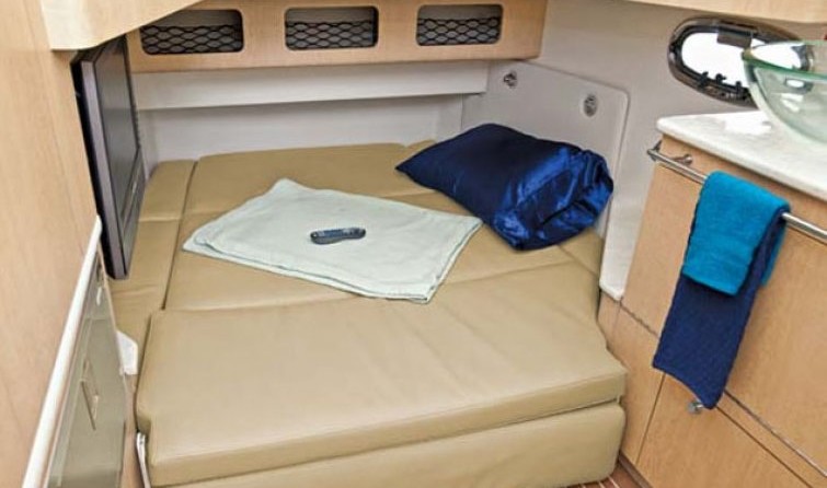 Boston Whaler 380 Outrage