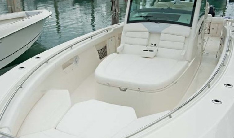 Boston Whaler 380 Outrage