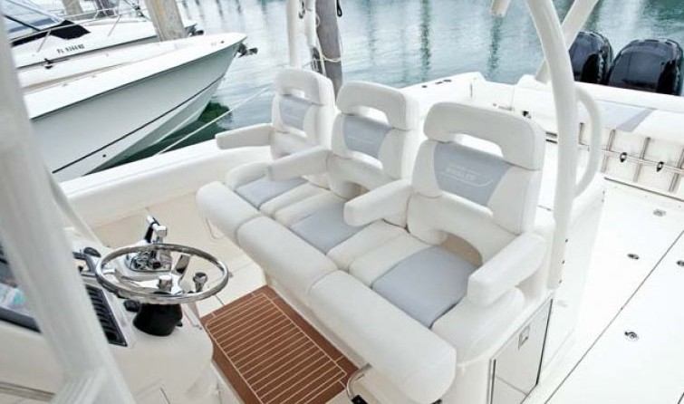 Boston Whaler 380 Outrage