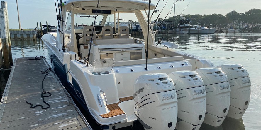 Boston Whaler 420 Outrage