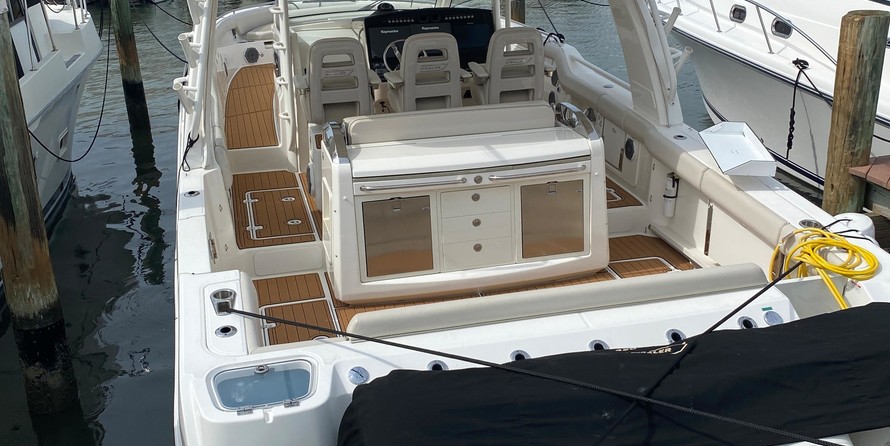 Boston Whaler 420 Outrage