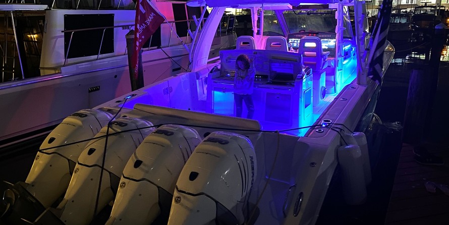 Boston Whaler 420 Outrage