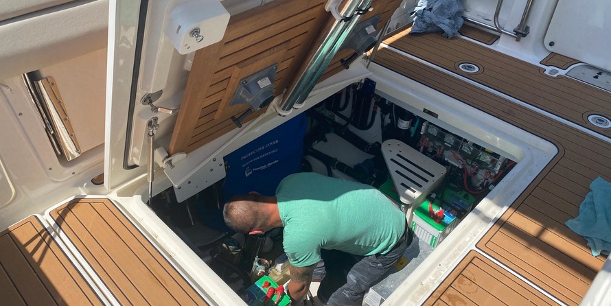 Boston Whaler 420 Outrage