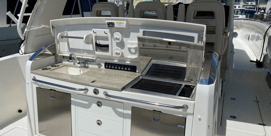 Boston Whaler 420 Outrage