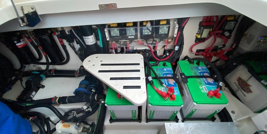 Boston Whaler 420 Outrage