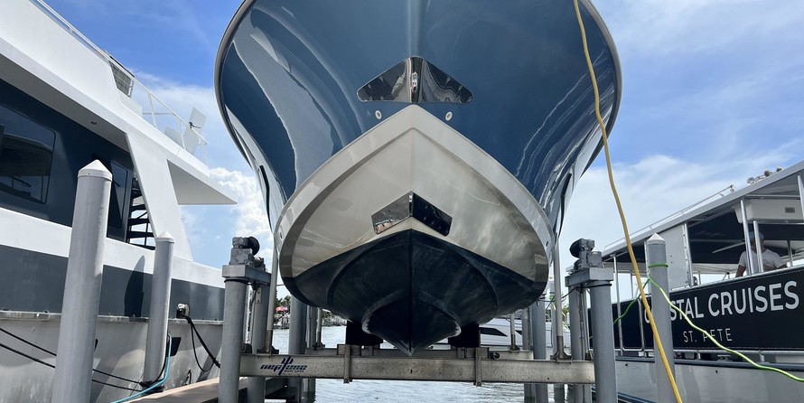 Boston Whaler 420 Outrage