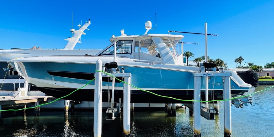Boston Whaler 420 Outrage