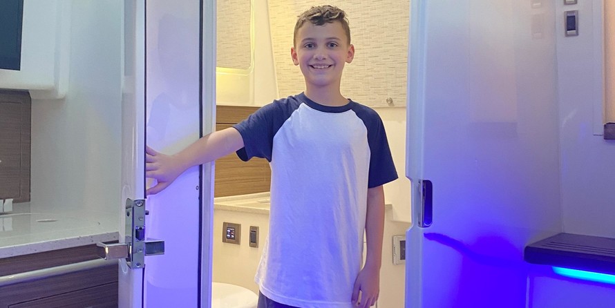 Boston Whaler 420 Outrage