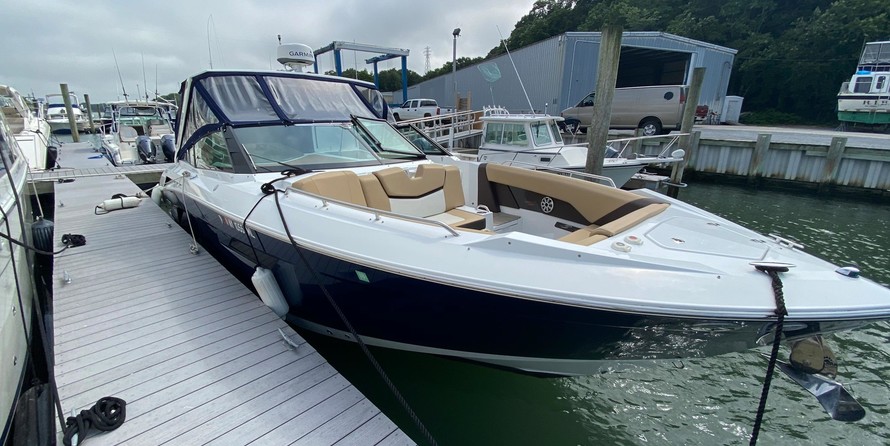 Cruisers Yachts 338 Bow Rider