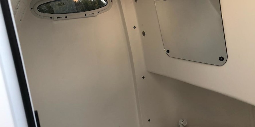 Angler Pro Boats 2900 center console