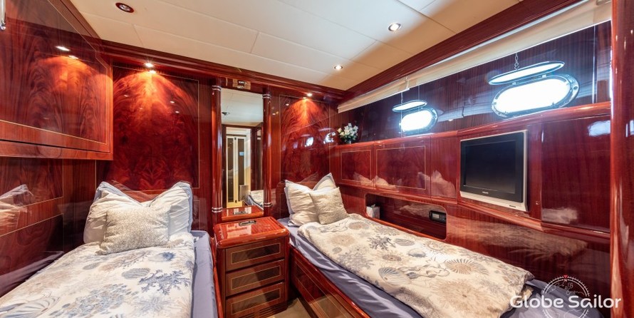 Overmarine Mangusta 72