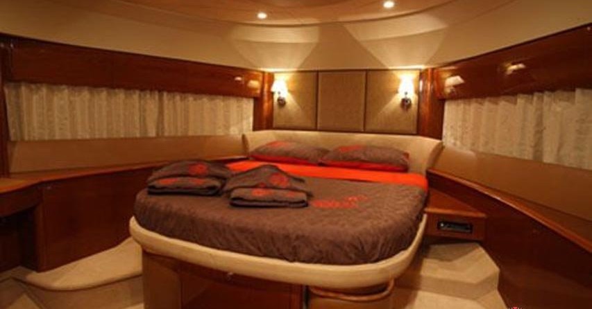 Princess Flybridge 67