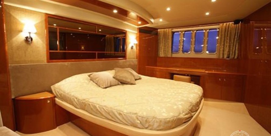 Princess Flybridge 67