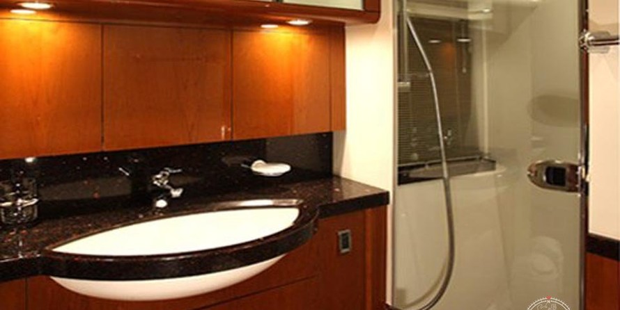 Princess Flybridge 67