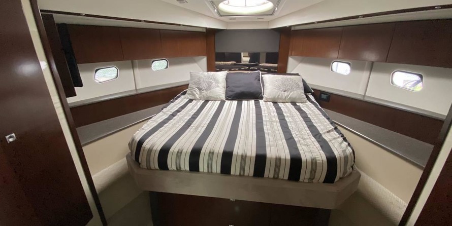 Cruisers Yachts 48 Cantius