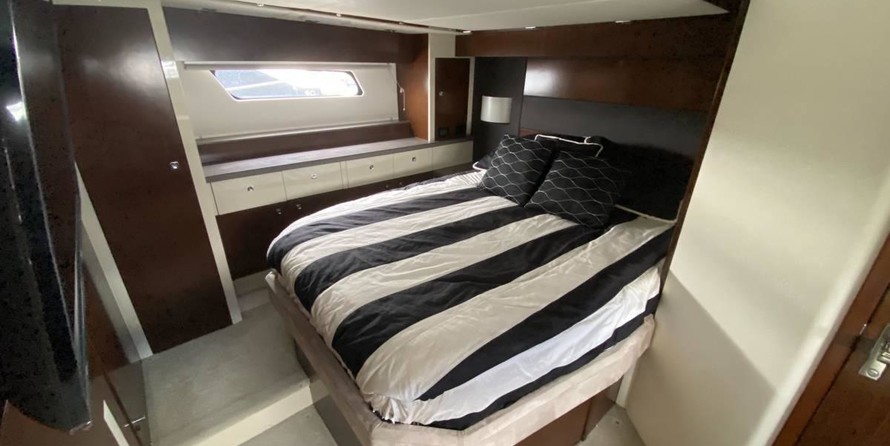 Cruisers Yachts 48 Cantius