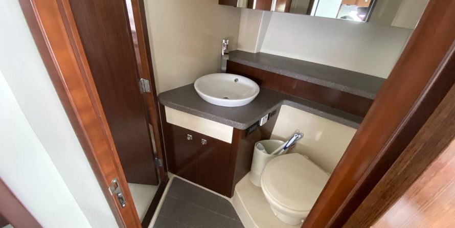 Cruisers Yachts 48 Cantius