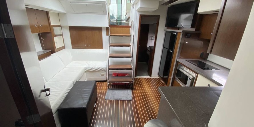 Cruisers Yachts 48 Cantius