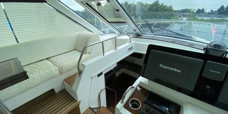 Cruisers Yachts 48 Cantius