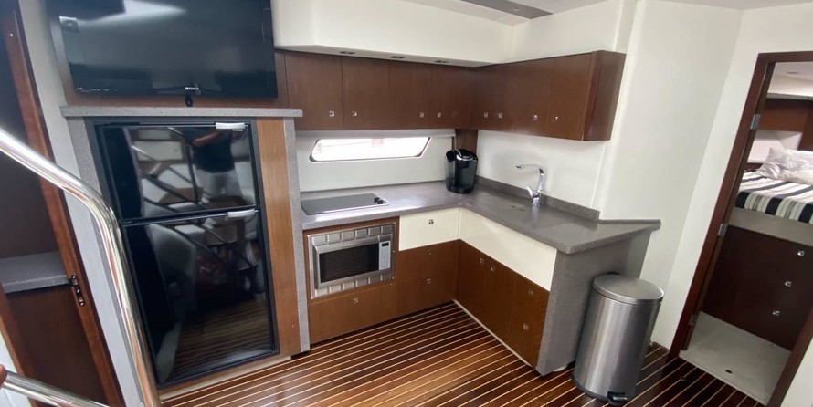 Cruisers Yachts 48 Cantius