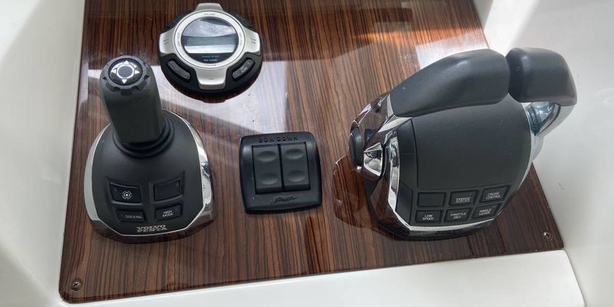 Cruisers Yachts 48 Cantius