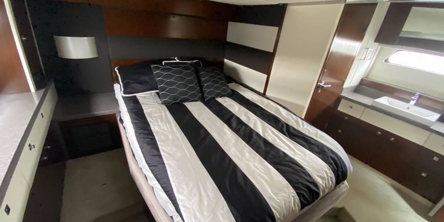 Cruisers Yachts 48 Cantius