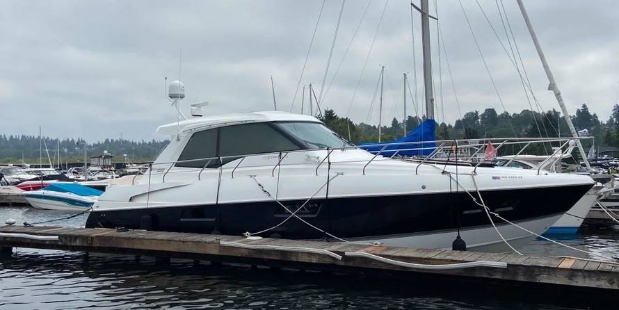 Cruisers Yachts 48 Cantius