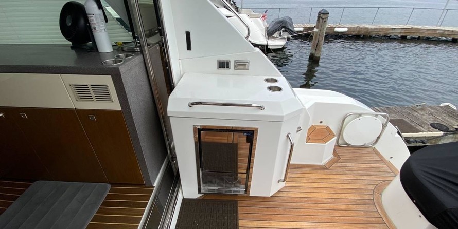 Cruisers Yachts 48 Cantius