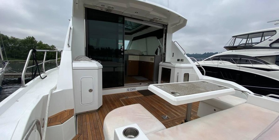Cruisers Yachts 48 Cantius