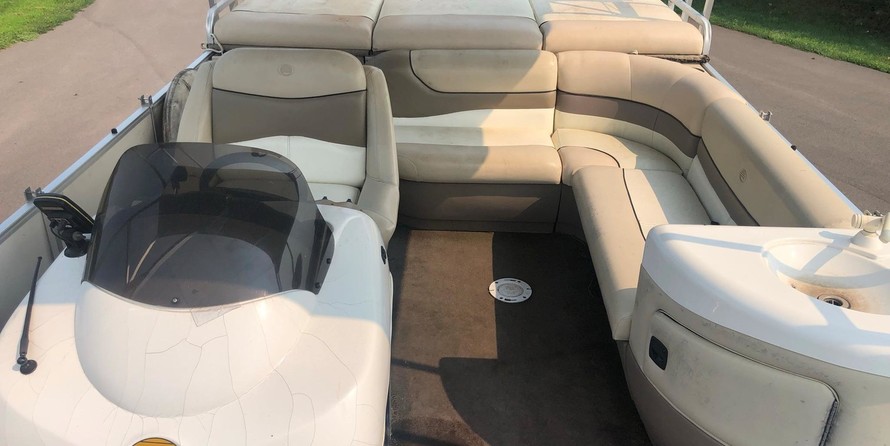 Sun tracker 25 party barge