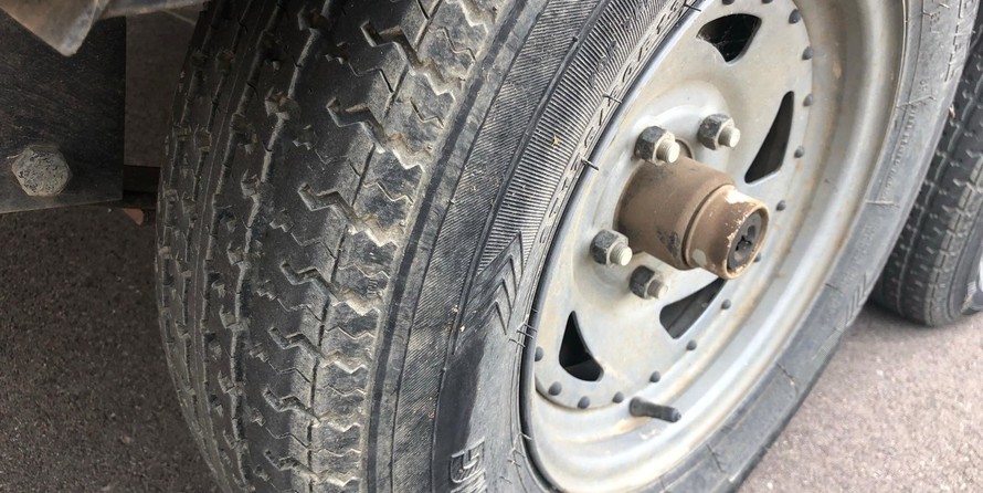 Sun tracker 25 party barge