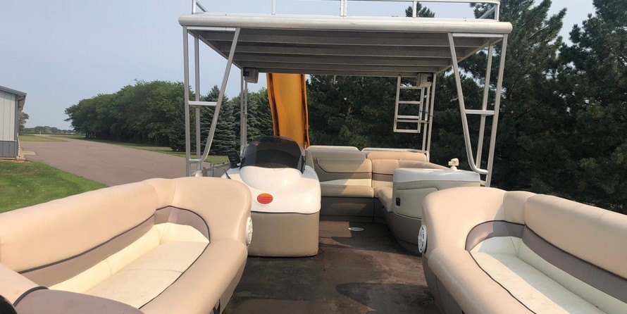 Sun tracker 25 party barge