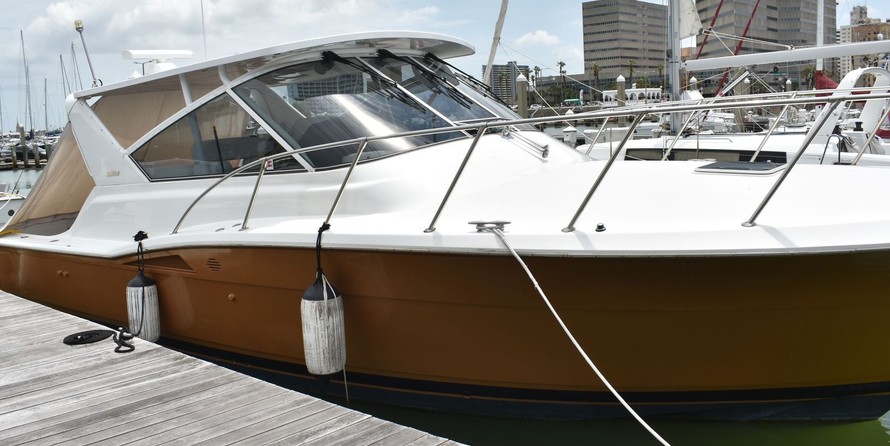 Hatteras 39.9 Express