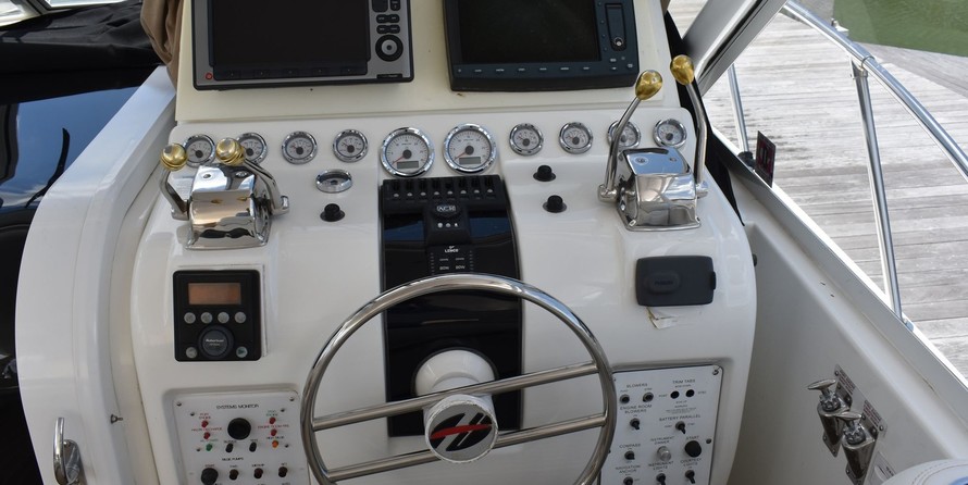 Hatteras 39.9 Express