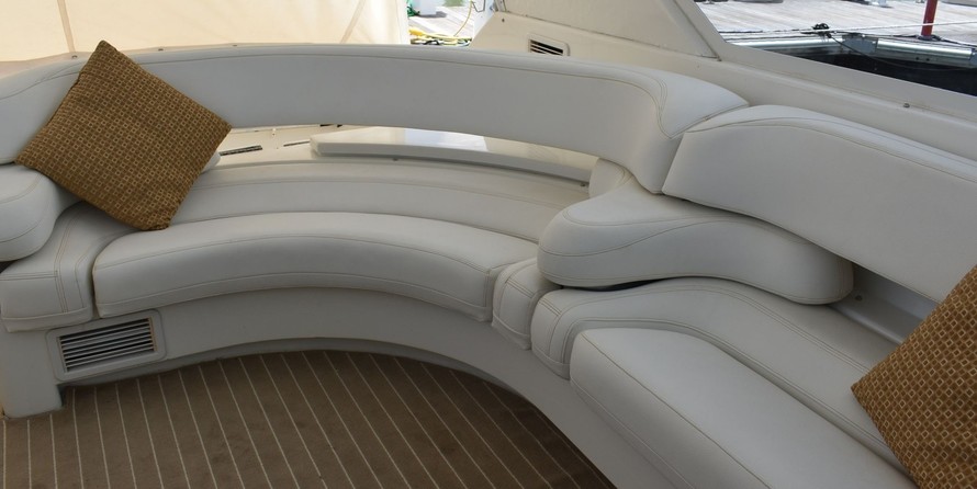 Hatteras 39.9 Express