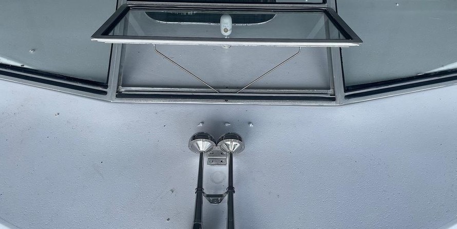 Trojan 11 Meter Express 370