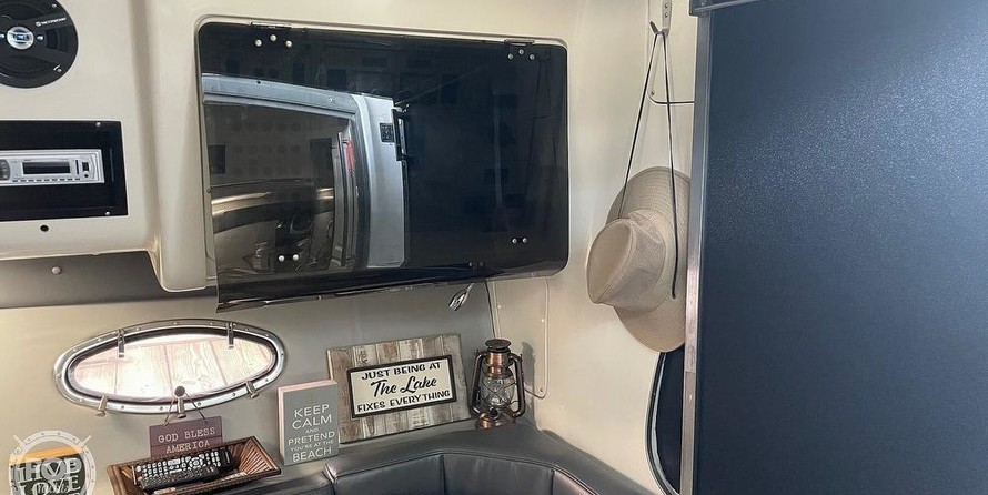 Trojan 11 Meter Express 370