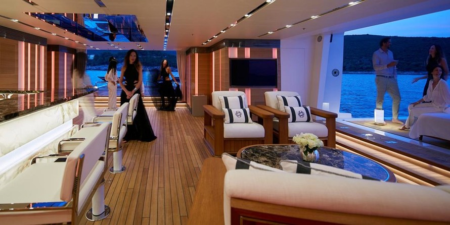 Heesen Galactica Super Nova