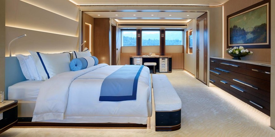 Heesen Galactica Super Nova