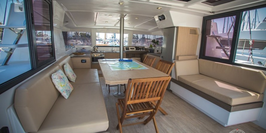 Bali catamarans 4.0 lounge