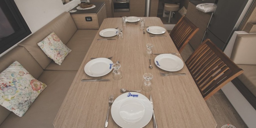 Bali catamarans 4.0 lounge